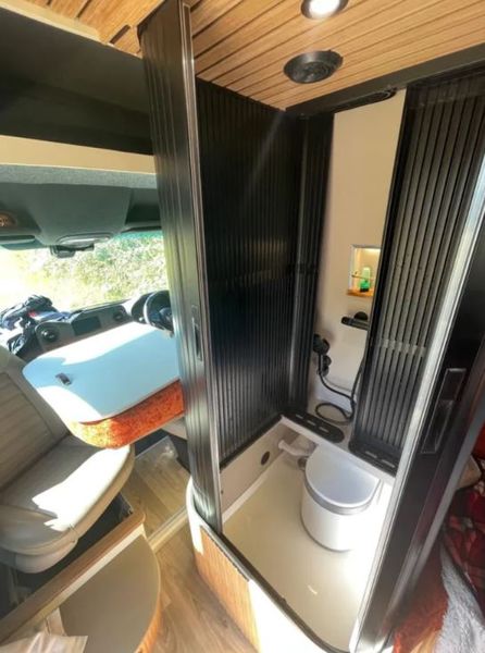 Жилье, покупка недвижимости, ремонт до и после, как экономить на аренде, Супруги из Великобритании, дом на колесах