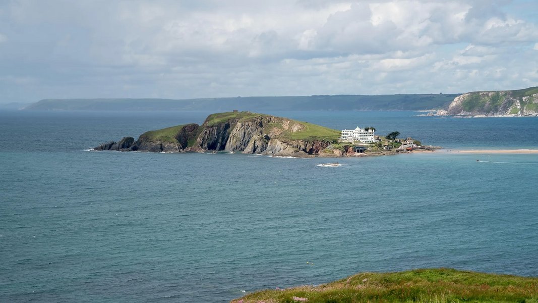 остров бург, агата кристи, остров продажа, десять негритят, зло под солнцем