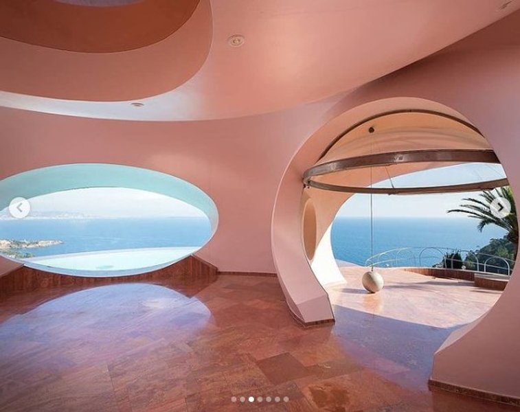 Bubble Palace, Пьер Карден, продажа