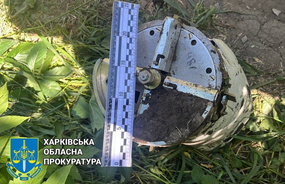 Неразорвавшийся боеприпас вблизи "Эпицентра" в Харькове