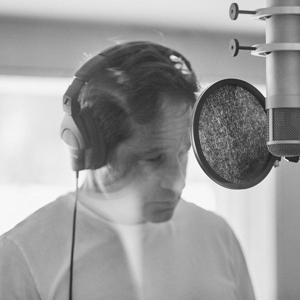 Девід Духовни зараз