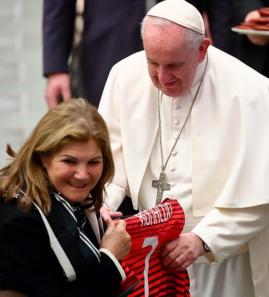 футболка роналду, папа римский