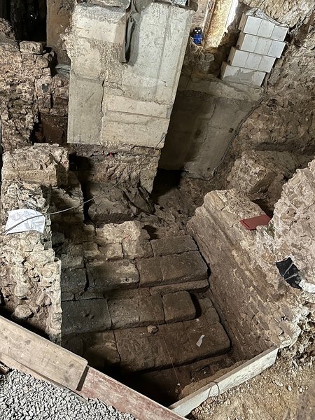 Під час розкопок виявили римські сходи