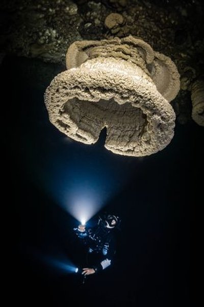 Подводные снимки скалистых образований в Мексике