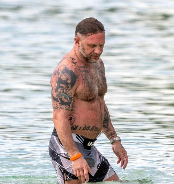 Tom Hardy on set