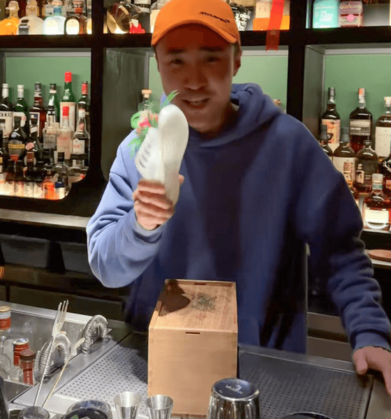 Китайский бар выдает клиентам тапочки для избиения злодея, что это за услуга и в чем ее смысл, интересные новости