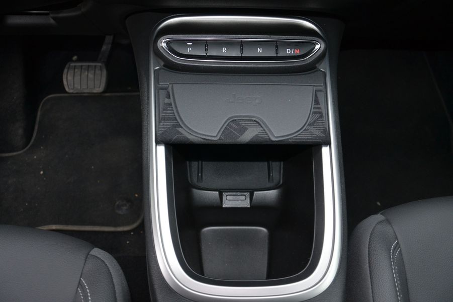 КПП Jeep Avenger, Jeep Avenger, новый Jeep Avenger, кроссовер Jeep