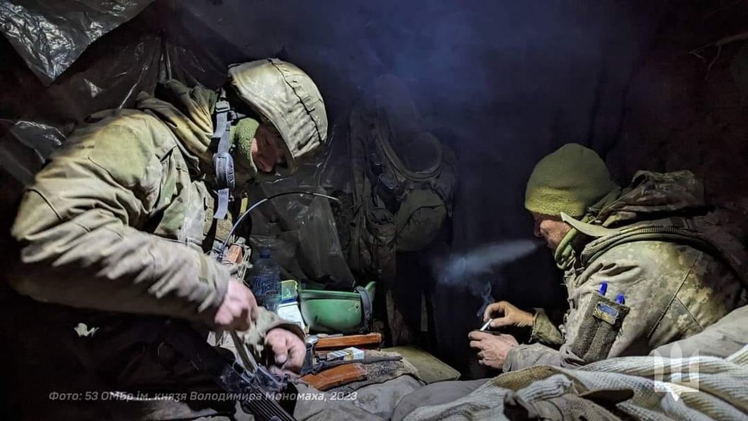 Украинские бойцы на фронте