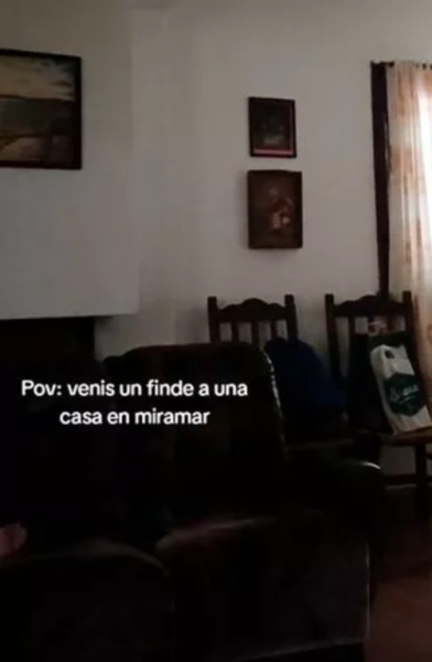 Будинок із привидами в Аргентині, рухається картина Будинок із привидами в Аргентині, рухається картина, крики туристів, група друзів, будинок для відпочинку, будинок із привидами, соцмережі