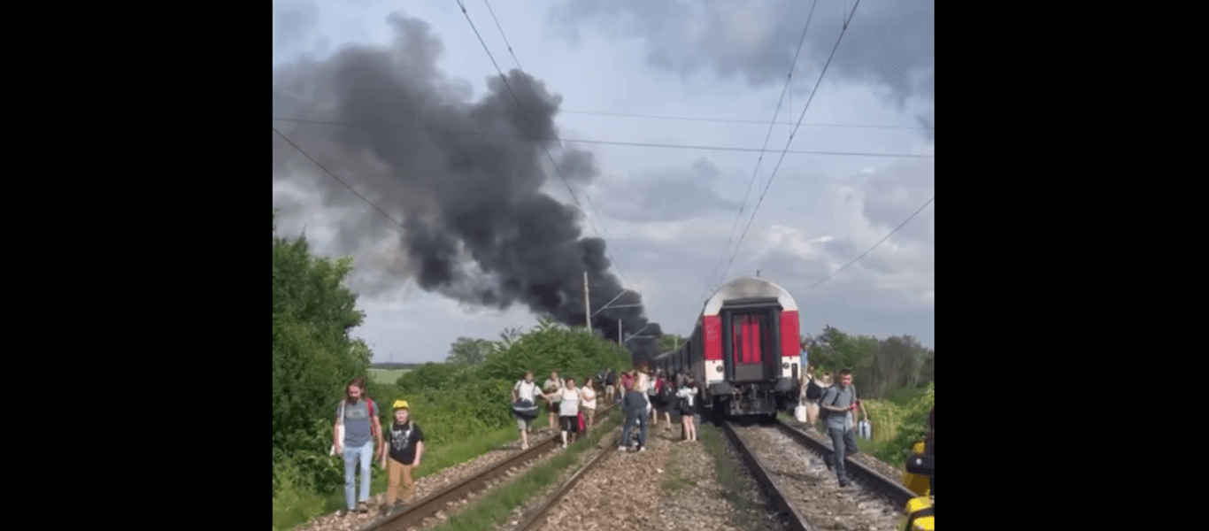 Поезд столкнулся с автобусом в Словакии