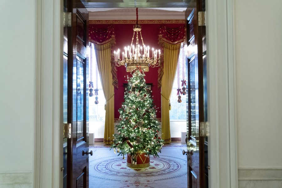 Белый дом Рождество 2021