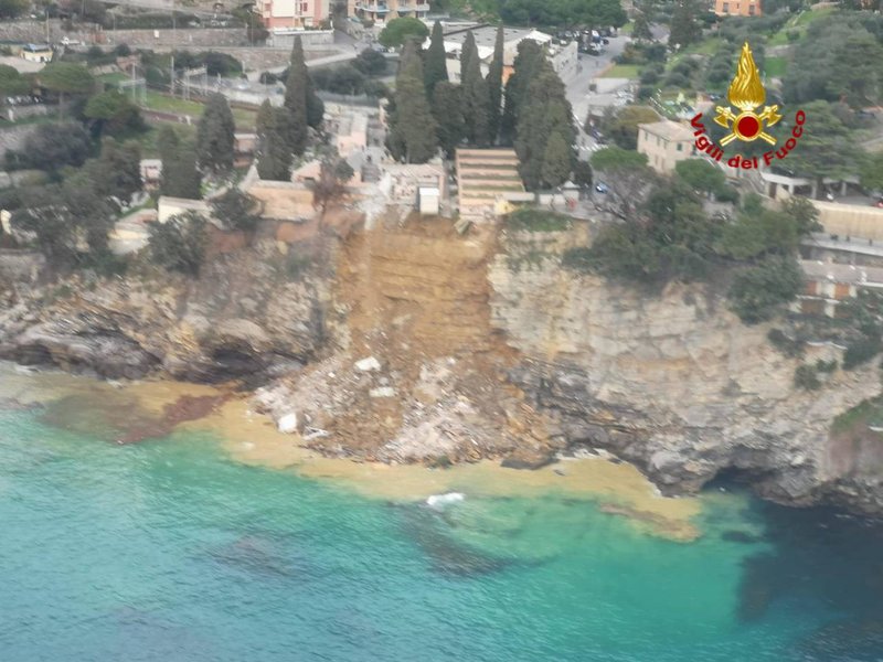 кладбище, оползень, Италия