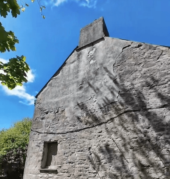 Исследователь нашел таинственную коллекцию в заброшенном британском доме