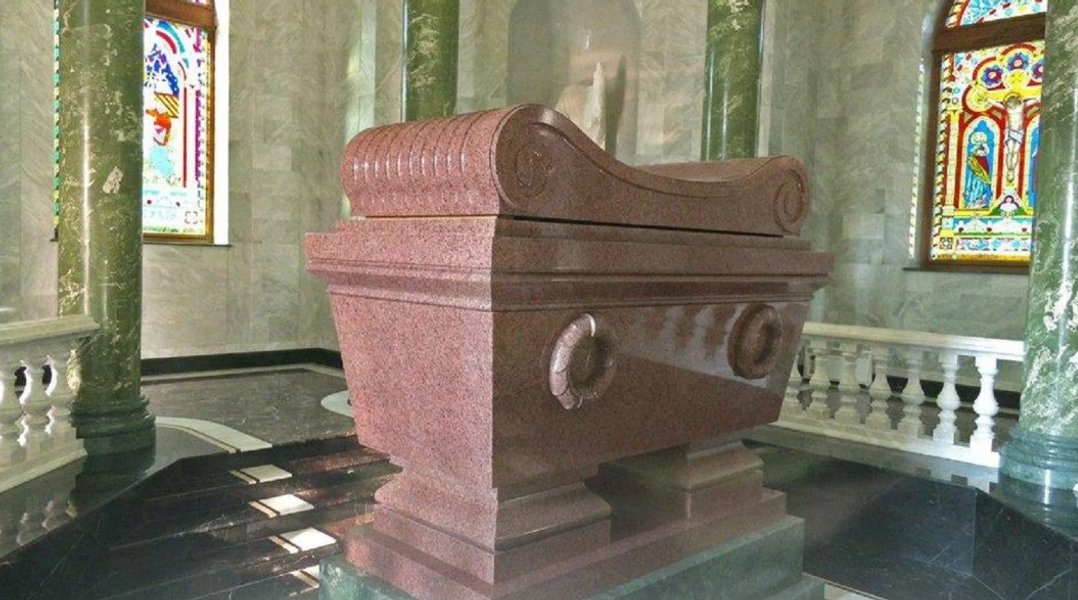 Гробниця в мавзолеї