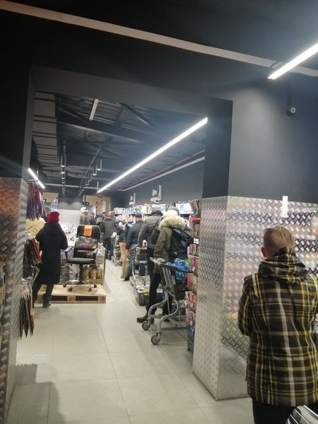 киев, супермаркет, очередь, пустые полки