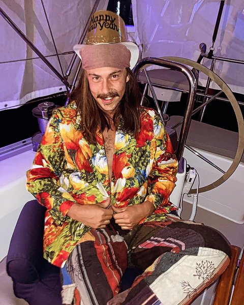 Шкільний вчитель якимось чином опинився посеред Тихого океану, блогер Люк, подорожі, мандрівки навколо світу, відео