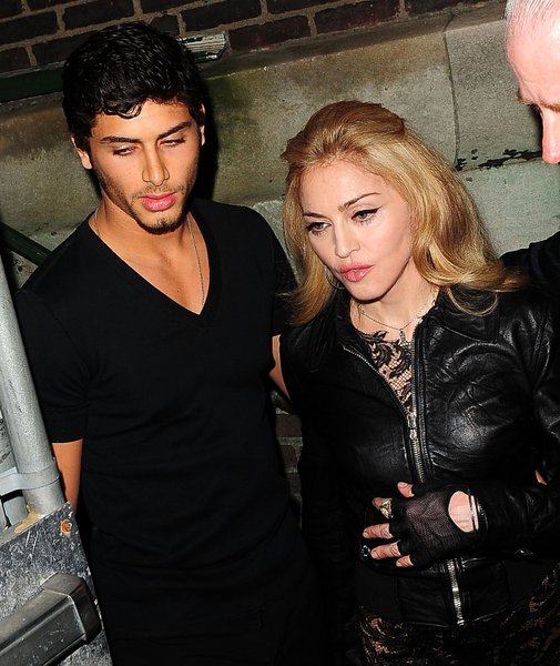 Мадонна, Хесус Луз