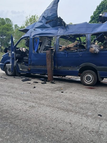 Удар по автобусу вблизи Белополья, удар по автобусу, удар по маршрутке, удар по Белополью, удар Белополье, обстрел Белополье, Сумская область, ВС РФ