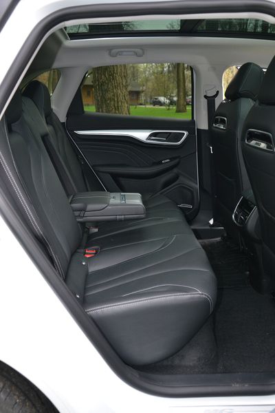 задні сидіння MG Marvel R, MG Marvel R, новий MG Marvel R, електромобіль MG, кросовер MG, електромобіль MG Marvel, MG Marvel R 2023