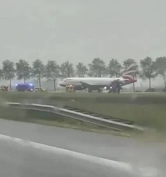 самолет авария, аварийная посадка в нидерландах