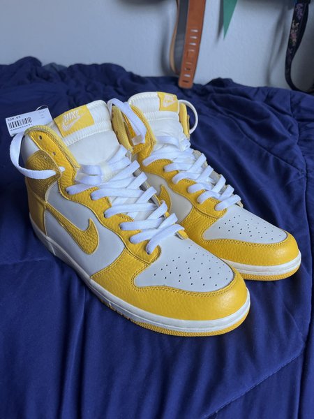 Секонд-генд, кросівки, кросівки Nike, чоловік купив кросівки, кросівки Nike з секонд-генду