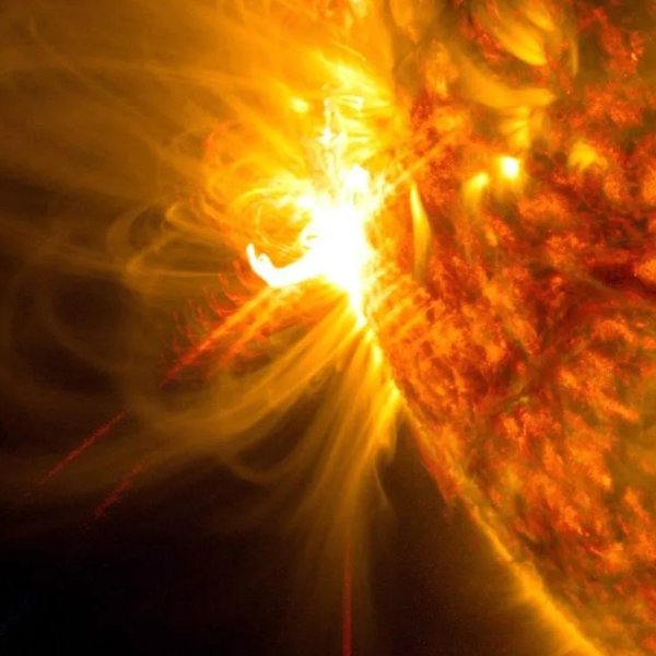 сонячний спалах, спалах на Сонці, виверження на Сонці
