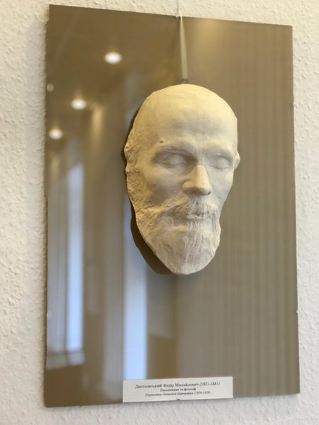 У посмертних масках великих людей проявляється епоха Михайла Булгакова