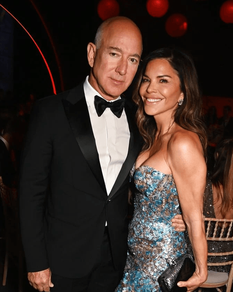 Джефф Безос готовится подписать контракт с новой возлюбленной