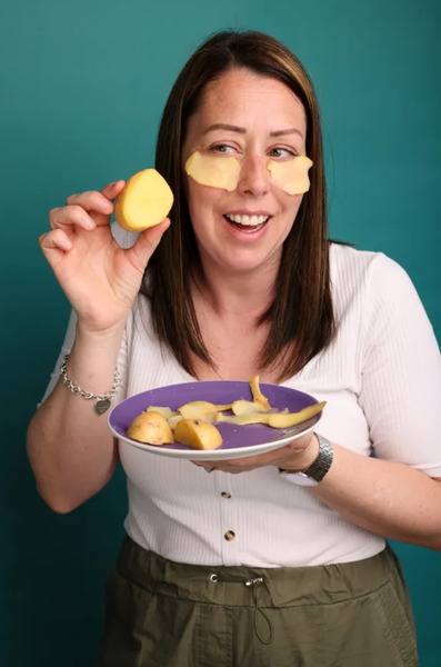 Як позбутися темних кіл під очима за допомогою сирої картоплі, лайфхаки, методи, краса, зовнішність