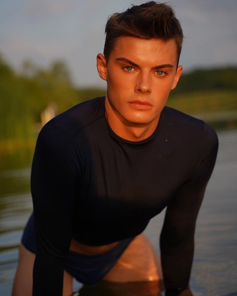 льюис фриз, купальники, мужчина в купальнике, Sports Illustrated Swimsuit