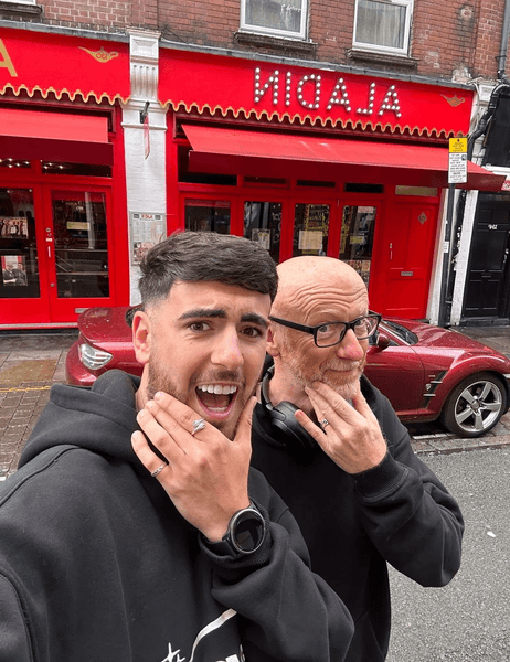 Отец и сын попробовали самое острое блюдо в Лондоне, самое острое блюдо, карри, индийская кухня, вызывает галлюцинации