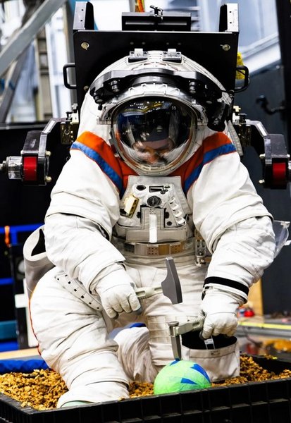 скафандр, Луна