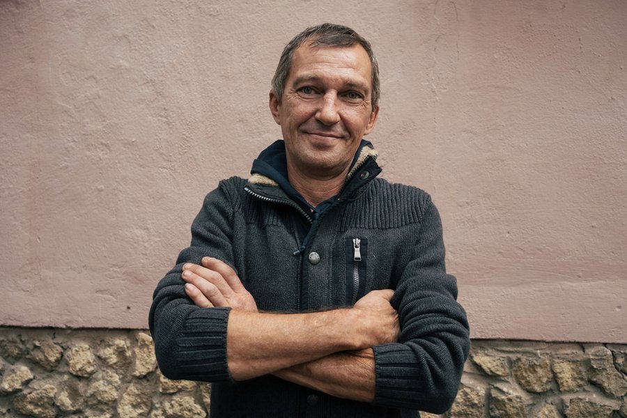 Житель Херсона, пострадавший от атак дронов с гранатами