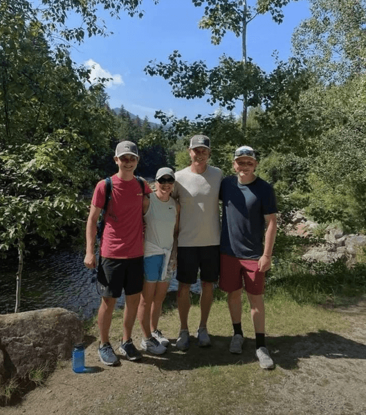 Энди Байрон с семьей