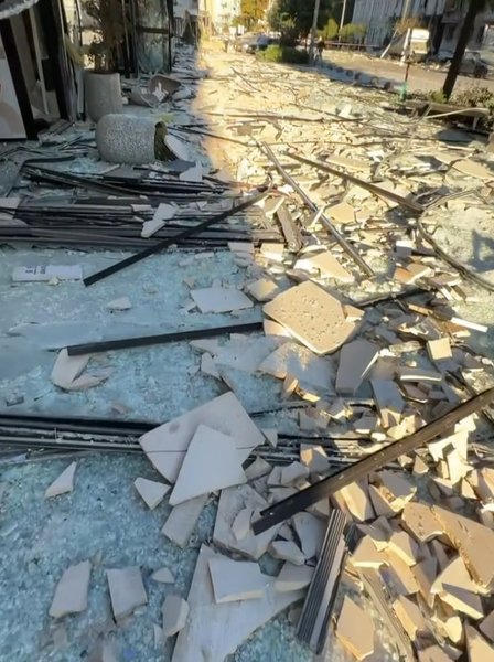 У Києві під час нічної атаки РФ пошкодили кондитерську Honey