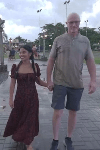 Пара з великою різницею у віці, різниця у 38 років, молода дівчина, старий чоловік, різниця у віці, історія кохання,