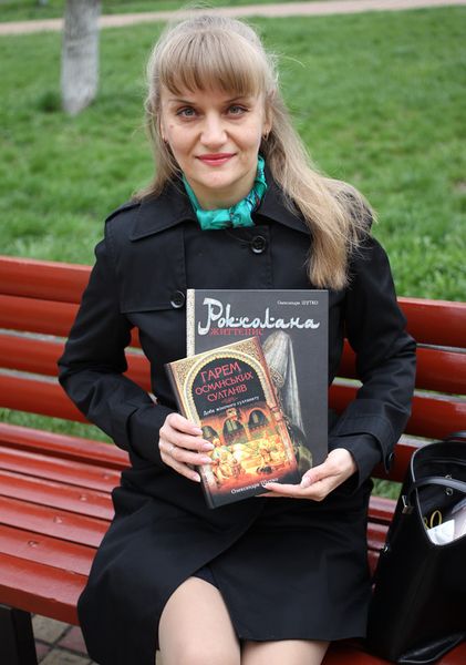 писательница Александра Шутко, книга Александры Шутко о Роксолане