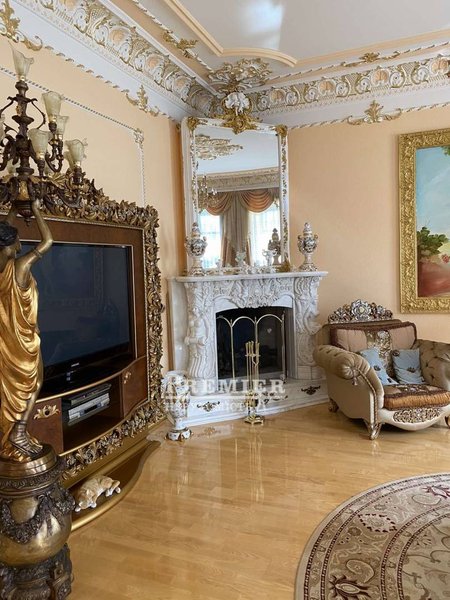 В Одессе продают позолоченную 9-комнатную квартиру за $900 тысяч В Одессе продают позолоченную 9-комнатную квартиру за $900 тысяч