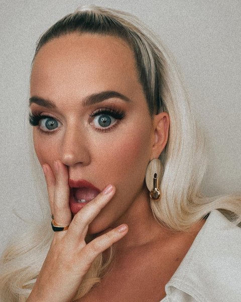 Кэти Перри, селфи, певица