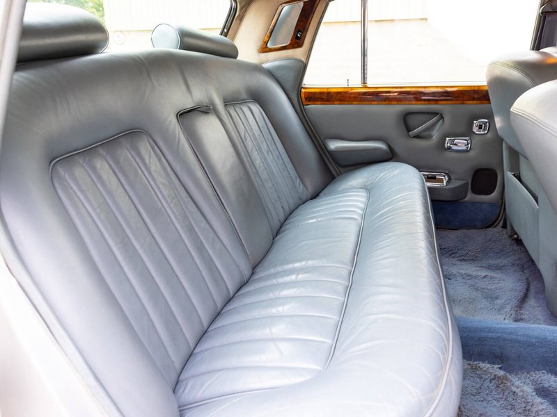 Фредді Мерк'юрі не водив авто, адже не мав прав