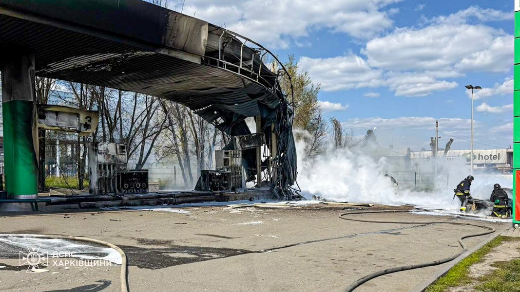 Ликвидация возгорания на АЗС в Харькове 2 мая