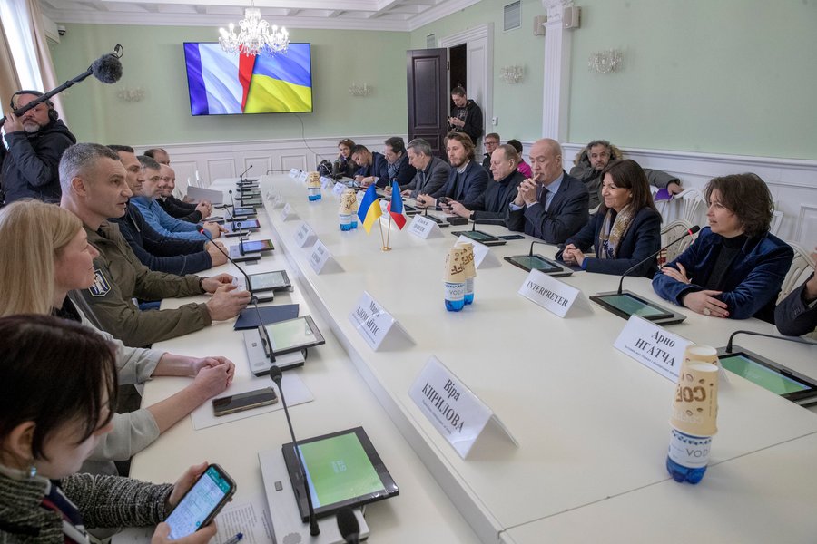 Анн Идальго, идальго киев