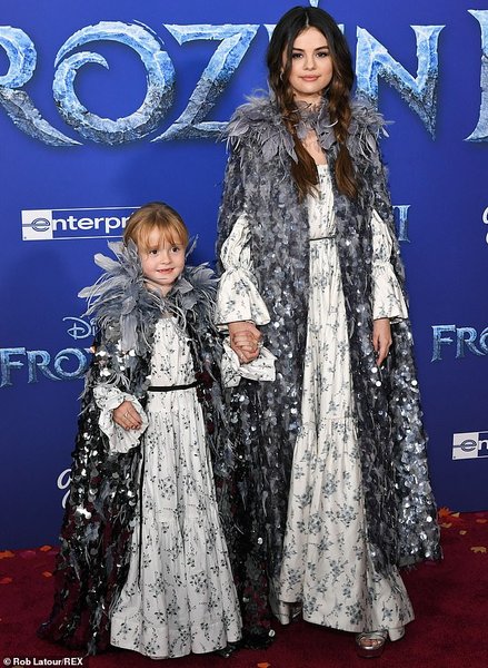 Холодное сердце, премьера, Селена Гомес