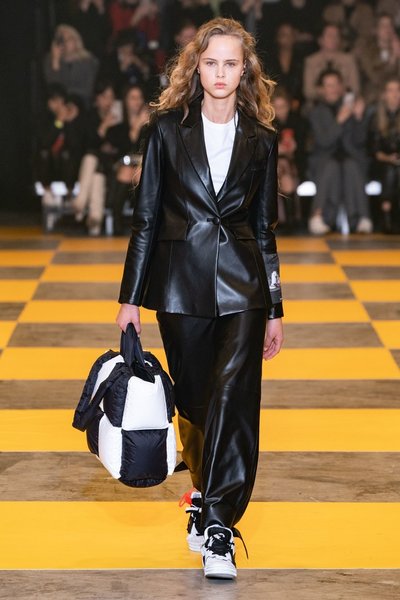 Кожаный тотал лук 2022 фото