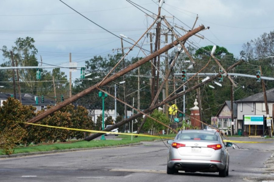 Ураган повалив електростовпи