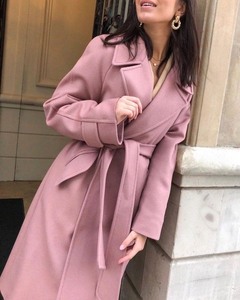 Пальто-халат прийшло в європейську моду зі Сходу