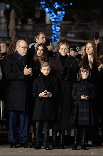 Князь Альбер II и княгиня Шарлен с детьми