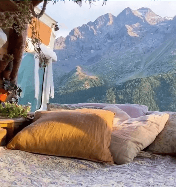 горы, подушки, постель, фургон