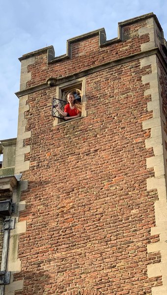 Доктор Христина Ілько, туалет, вежа, кембридж