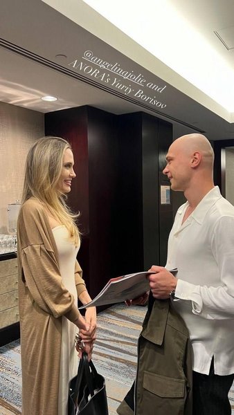 Анджелина Джоли и Юрий Борисов фото